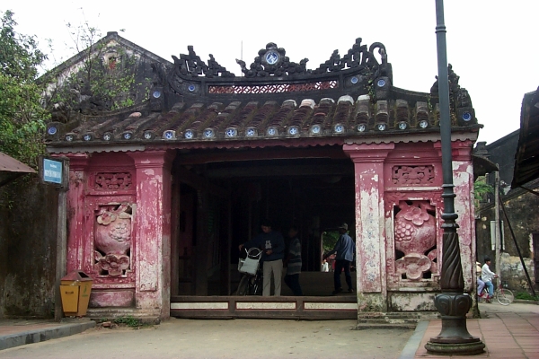 The entrance to the covered Japanese Bridge